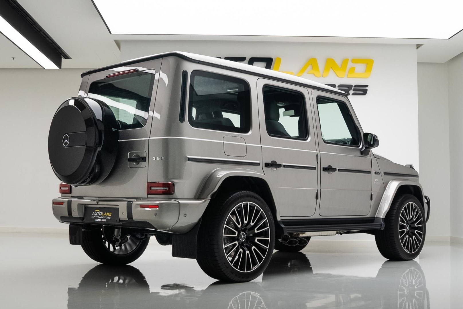 2025 MERCEDES BENZ G63 AMG │ GCC │ 5 YRS W+S │ MANUFAKTUR FULL LEATHER DIAMOND │ FULL CARBON